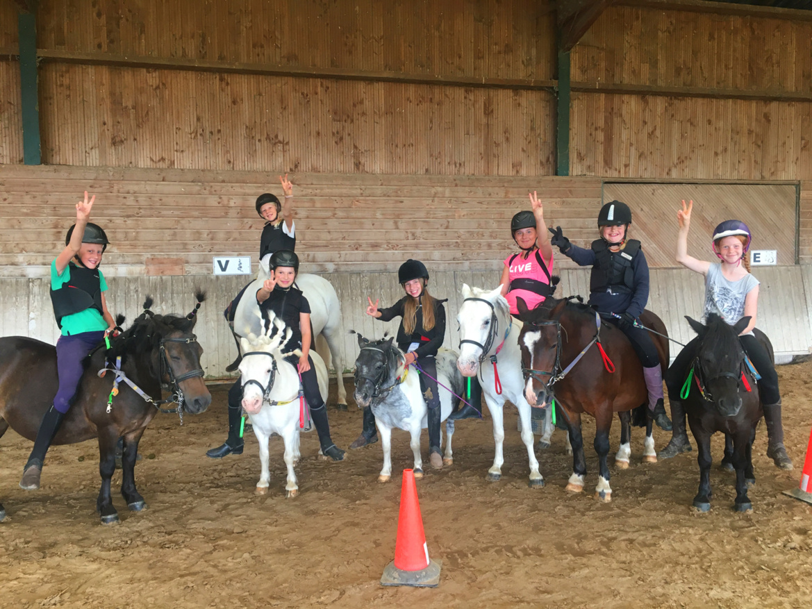 Stages d'été aux Écuries du Rosey Stages d'été aux Écuries du Rosey