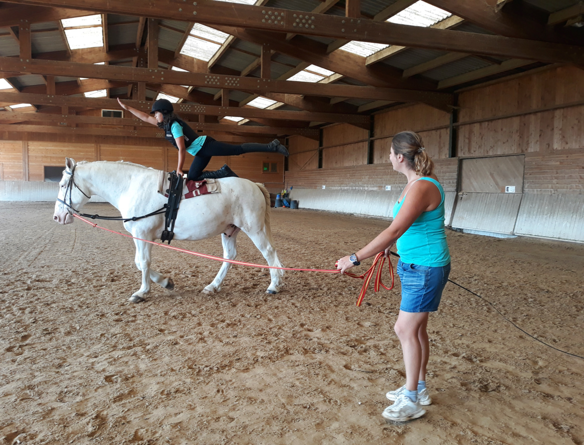 Cours de Voltige au poney club Cours de Voltige au poney club