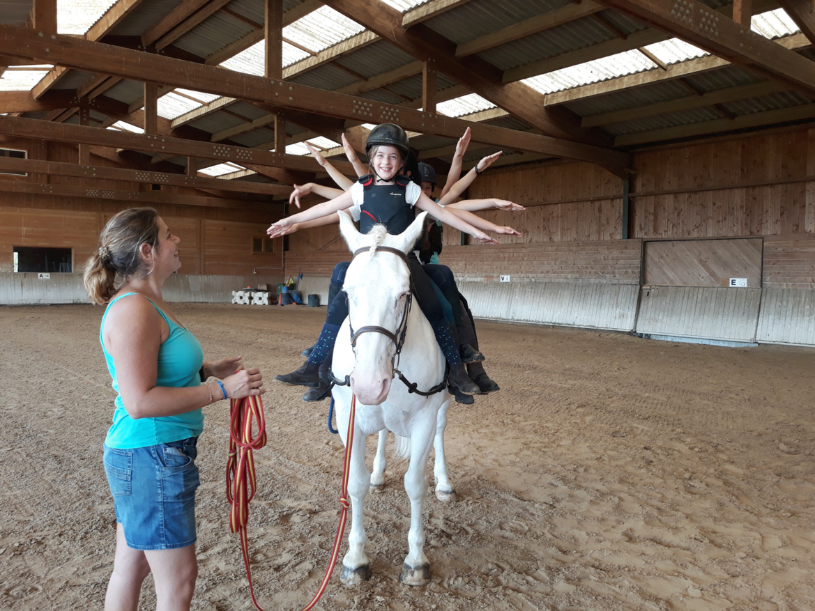 Cours de Voltige au poney club Cours de Voltige au poney club