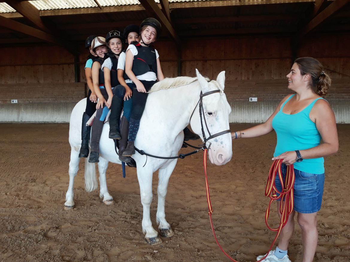 Stages équitation été 2021 aux Écuries du Rosey, poney-club dans le pays de Gex