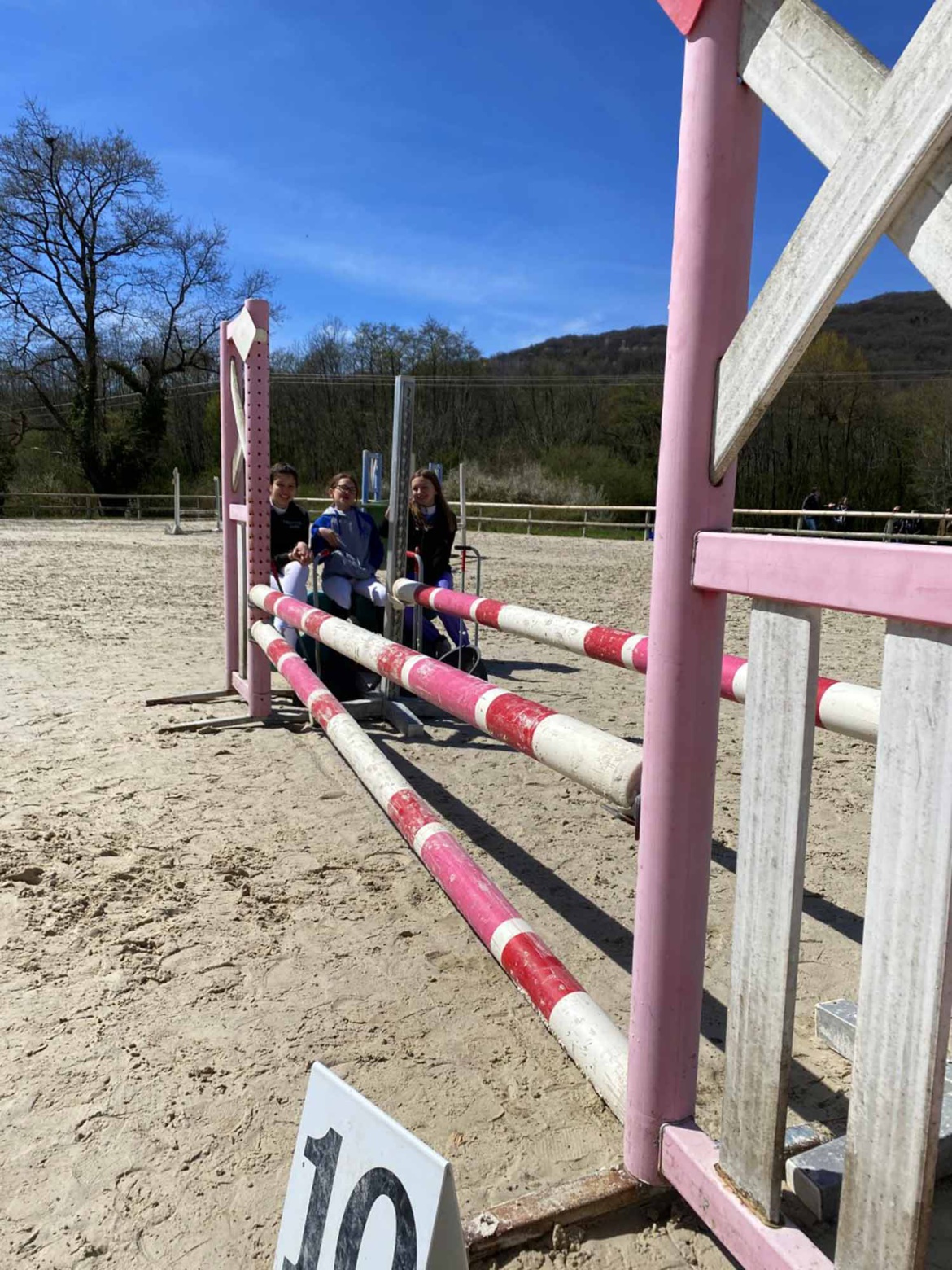 Retour sur notre challenge interclubs CSO aux Écuries du Rosey, centre équestre dans le pays de gex