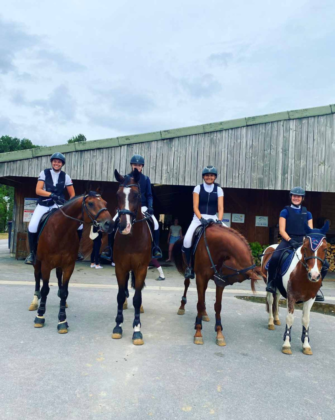 Retour sur nos stages de cet été 2022 aux Écuries du Rosey, poney club dans le pays de Gex