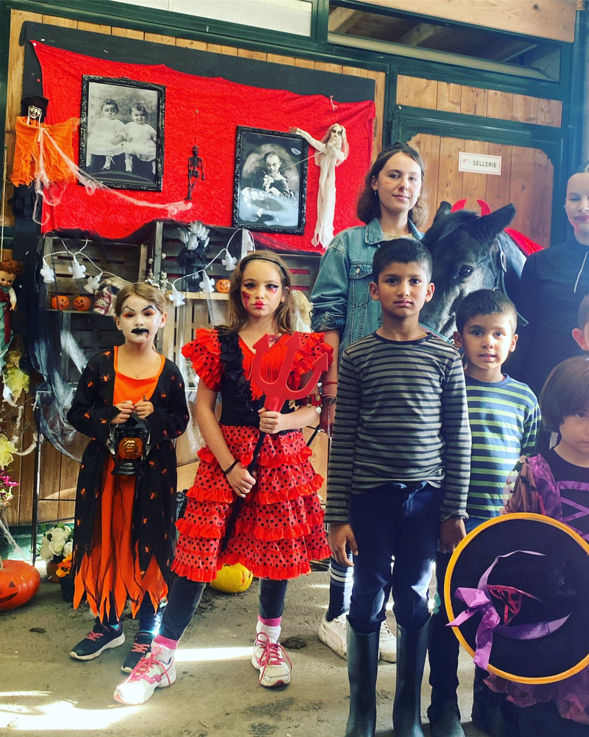Fête d'Halloween aux Écuries du Rosey Fête d'Halloween aux Écuries du Rosey