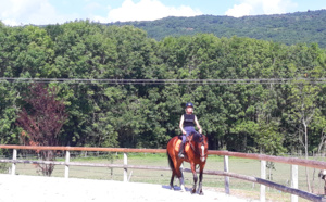 Les cours d'équitation sous le soleil de notre belle carrière aux Écuries du Rosey vont nous manquer cette saison !