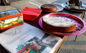 Vente de gâteaux faits maison au centre équestre des Écuries du Rosey