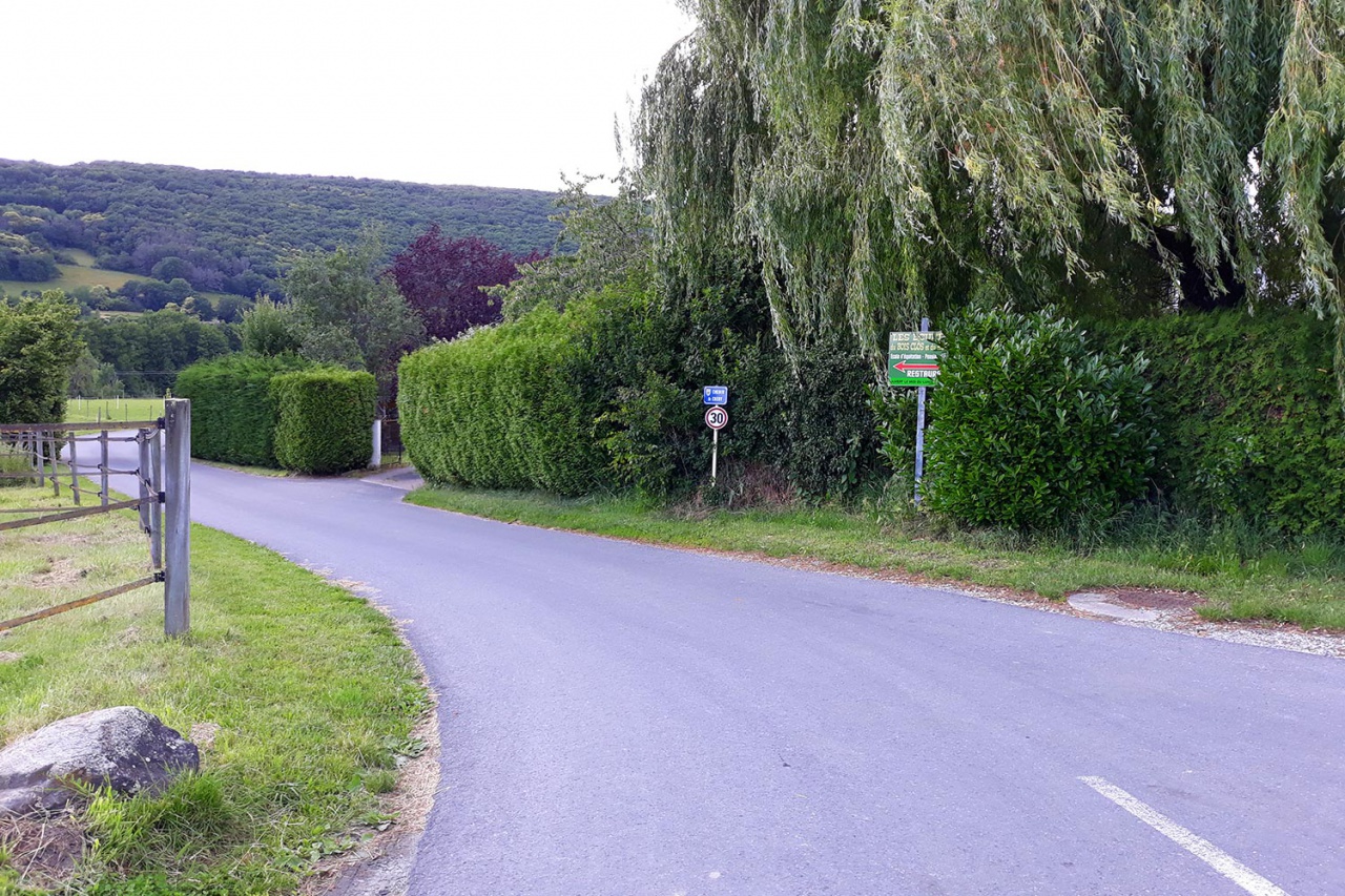 Centre équestre des Écuries du Rosey, accès 04